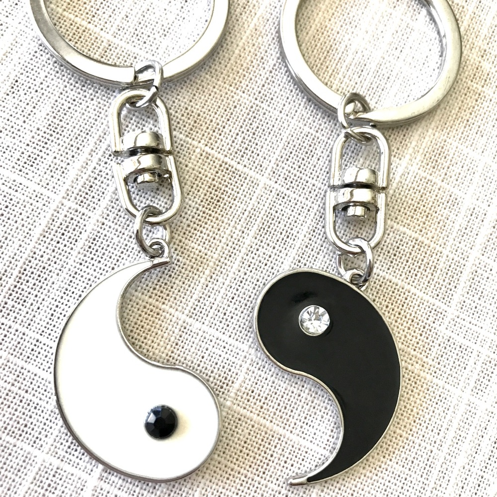 🌻3/$15🌻Yin Yang Keychain Set Couples Besties NEW🌻3/$15 - Picture 2 of 4